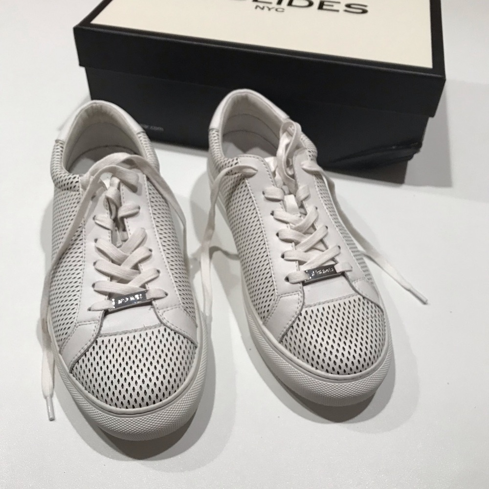 🌺🌺🌺NWT Women’s J/Slides White Top Perforated Leather Shoes, 8